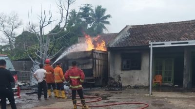 Polisi Selidiki Kebakaran Gudang BBM di Candimas Natar