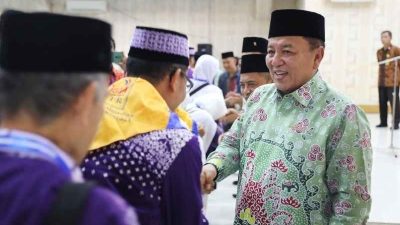 Arinal Djunaidi Lepas Kloter Pertama Calon Haji Lampung