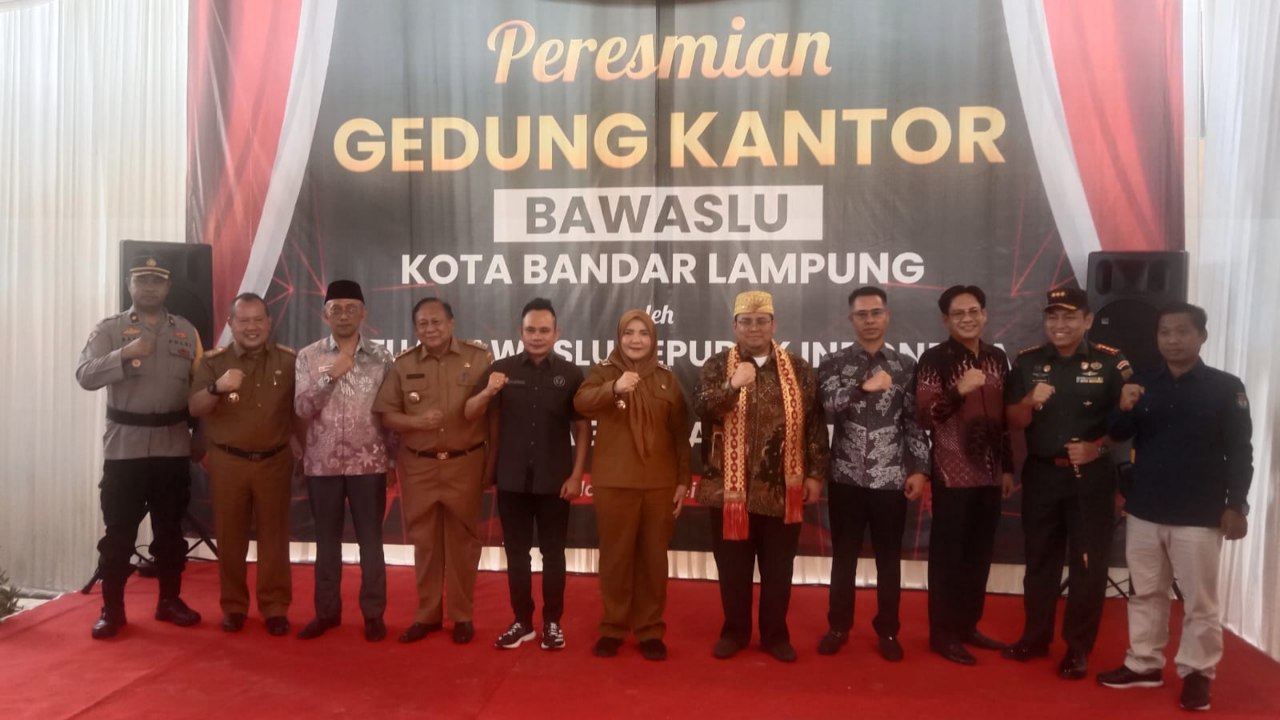 Eva Dwiana-Rahmat Bagja Resmikan Kantor Bawaslu Bandarlampung