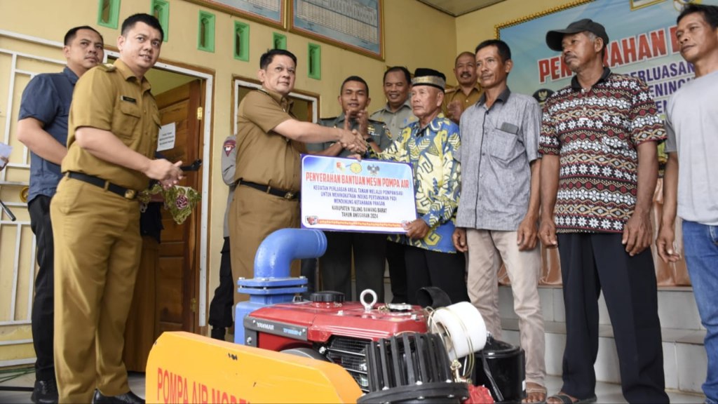Petani Tubaba Dapat Bantuan 7 Mesin Pompa Air