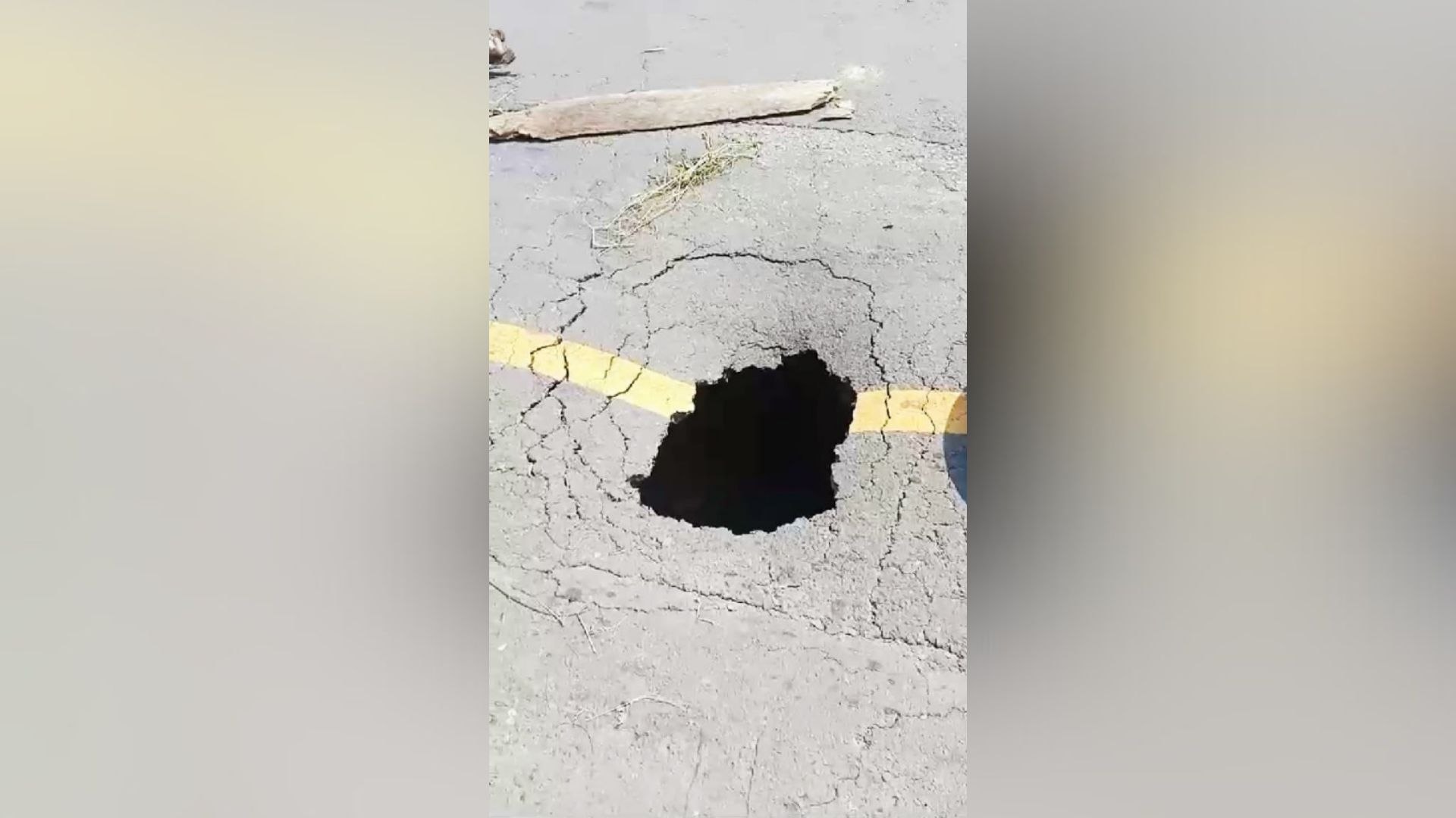 Awas! Lubang di Jembatan Way Semaka Tanggamus Bisa Mematikan