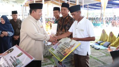 Gubernur Lampung Bagikan Bantuan di Pengajian  Akbar Pesisir Barat