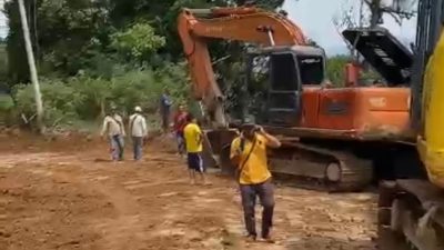 Perbaikan Kilat, Kendaraan Mulai Lewati Jalan Longsor di Ulubelu