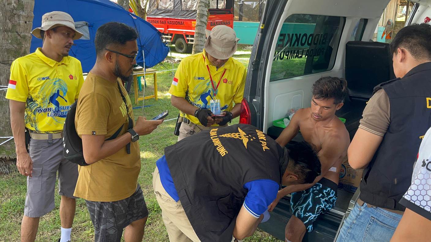 Respon Cepat Polisi Selamatkan Atlet di Krui Pro WSL