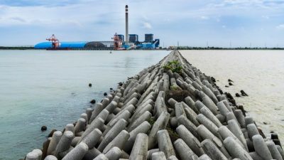 PLN Ubah FABA Jadi Penyelamat Pantai Plentong