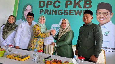 Didampingi Suami, Ririn Kuswantari Kembalikan Berkas ke PKB Pringsewu