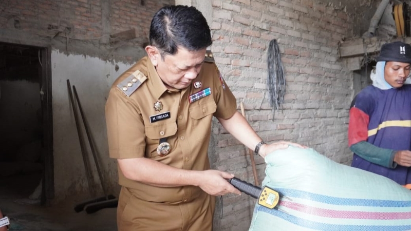 Pj Bupati Tubaba Turun Langsung Pantau Ketersediaan Beras