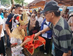 Pentas Budaya di Tanjung Setia Meriahkan WSL Krui Pro