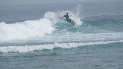 Aksi Seru di Babak 32 Besar WSL Krui Pro 2024