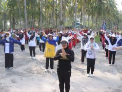 Septi Istiqlal Semarakkan HUT Pesibar dengan Lomba Senam