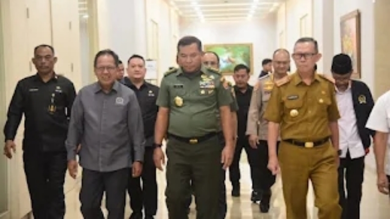 Ketua DPRD Provinsi Lampung Sambut Kasad dan Rombongan di Wilayah Korem 043/Garuda Hitam