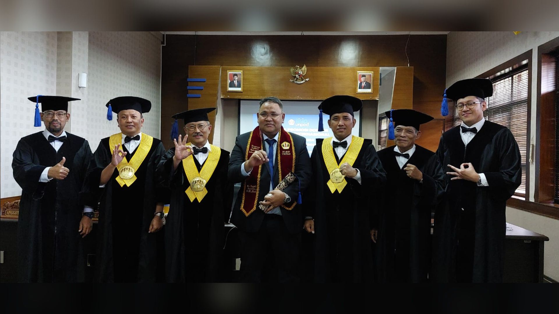 Teguh Santosa Raih Gelar Doktor Unpad, Bahas Perdamaian dan Reunifikasi Semenanjung Korea