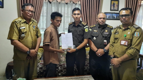 Kejari Waykanan Kembalikan Barang Bukti Pencurian di Kasui
