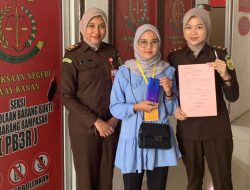 Kejari Waykanan Buktikan Komitmen Penegakan Hukum, Kembalikan Barang Bukti ke Korban