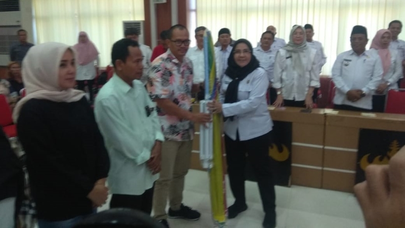 Eva Dwiana Beri Bantuan Payung dan Tripod: Dorong UMKM Berjaya di Bandarlampung