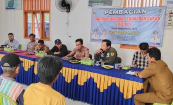 Peratin Pekon Padang Haluan Salurkan BLT-DD Tahap ll TA 2024. Dok Andy
