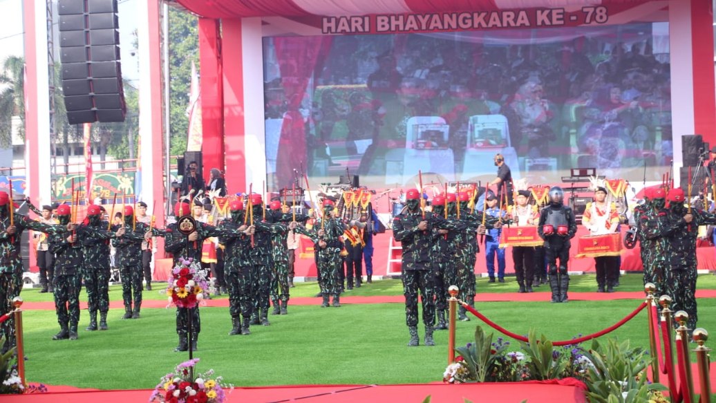 HUT Bhayangkara ke-78, Kapolda Sumsel Joget Bareng Masyarakat