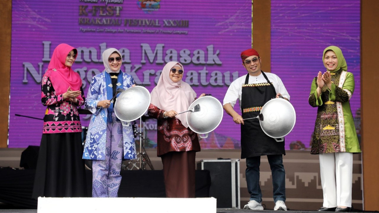 Pj Ketua PKK Lampung Buka Lomba Masak Nasi Goreng Krakatau