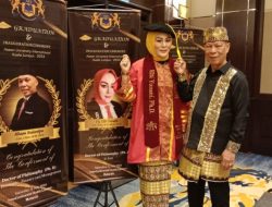 Istri Penasehat JMSI Lampung Raih Gelar Doktor dan Wisudawan Terbaik AUI