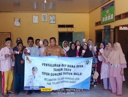 Tiyuh Gunung Katun Malay Salurkan BLT-DD Tahap 1 Tahun 2024