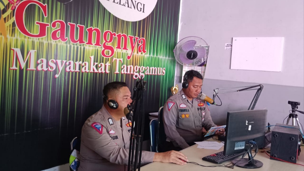 Satlantas Polres Tanggamus Gelar Penyuluhan Tertib Berlalu Lintas Melalui Radio