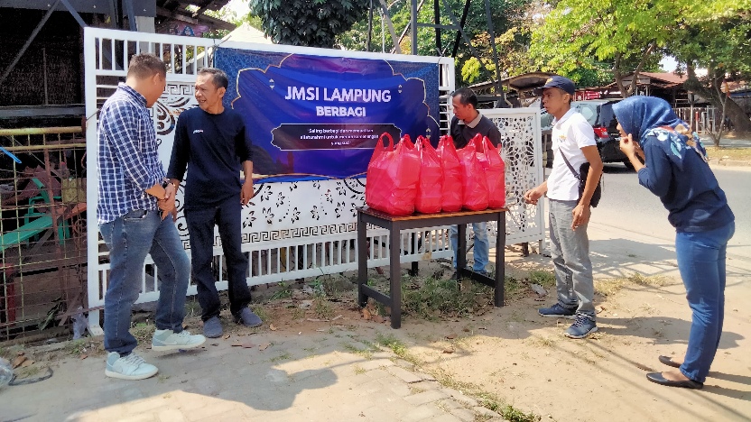JMSI Lampung Berbagi Kebaikan, Bagikan Ratusan Nasi Kotak