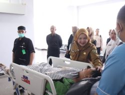 Eva Dwiana Berduka, Santuni Korban Kecelakaan Kerja di Flyover Kalibalok