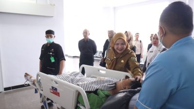 Eva Dwiana Berduka, Santuni Korban Kecelakaan Kerja di Flyover Kalibalok