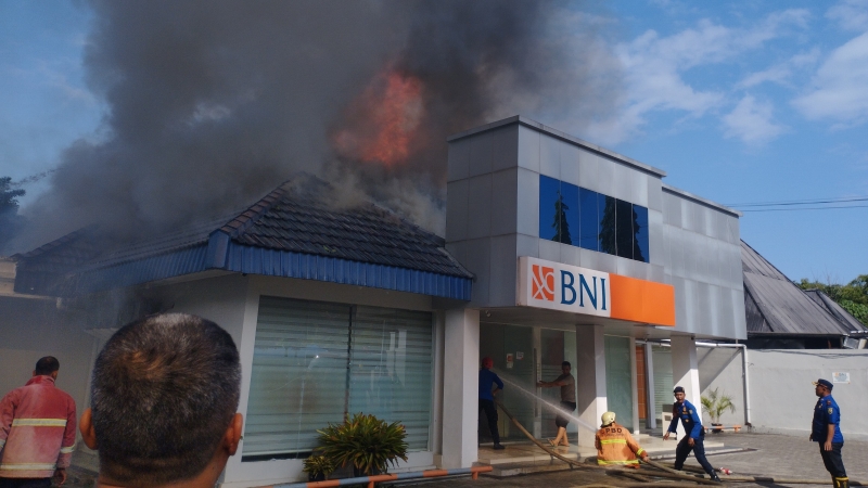 Ledakan Genset Picu Kebakaran di BNI Enggal
