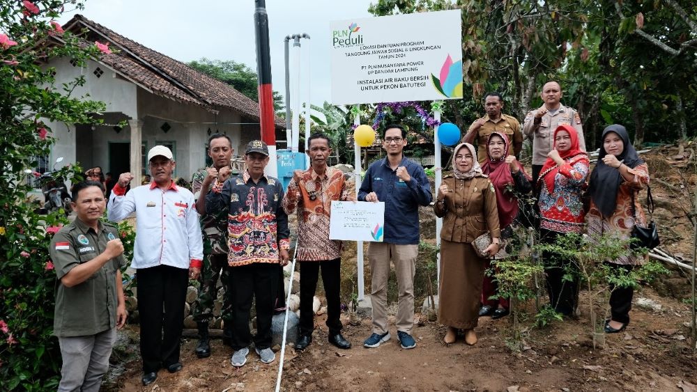 PLN NP UP Bandarlampung Salurkan Bantuan Instalasi Air Bersih di Desa Batutegi