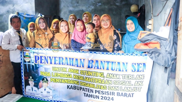 TP PKK Pesibar Salurkan Bantuan Pangan untuk Cegah Stunting