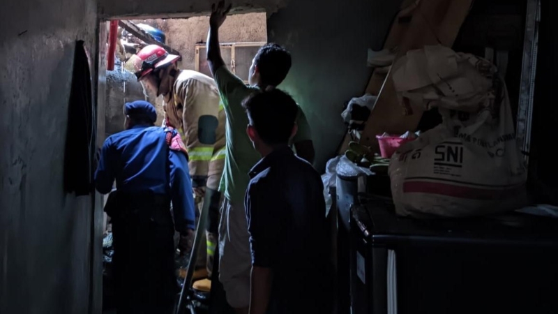 Lupa Matikan Kompor, Rumah Warga di Kaliawi Terbakar