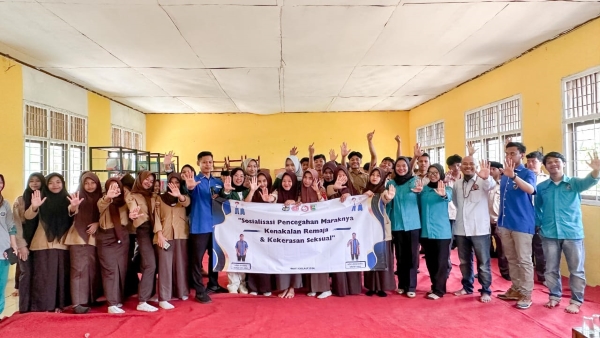 KNPI dan Mitra Sosialisasikan Pencegahan Kenakalan Remaja di SMAN 1 Way Khilau