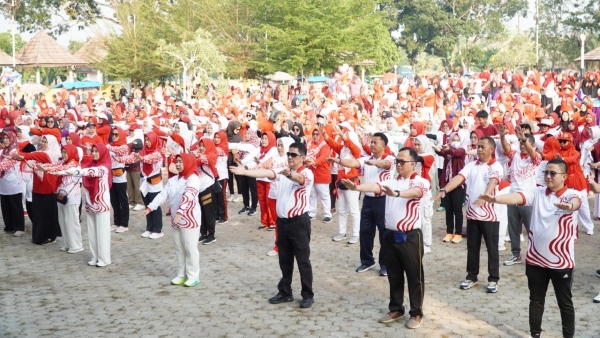 Ribuan Warga Tubaba Ramaikan Jalan Sehat Meriahkan HUT RI ke-79