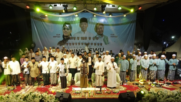 RMD Dekat dengan Ulama, Gelar Sholawat Akbar di Pringsewu