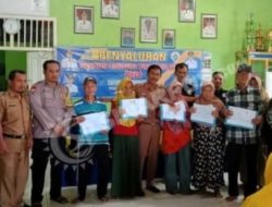 Pekon Negri Ratu Tenumbang Salurkan BLT-DD, Tekan Angka Kemiskinan Ekstrem