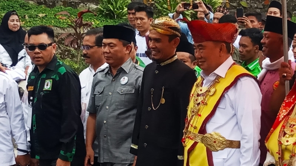 Pasangan Jalan Lurus Resmi Mendaftar sebagai Kandidat Bupati dan Wakil Bupati Tanggamus