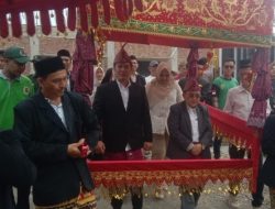 Pasangan Dedi Irawan-Topani Resmi Daftar ke KPU Pesisir Barat