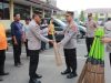 Bidang Humas Polda Sumsel Berikan Bantuan Perlengkapan Kebersihan