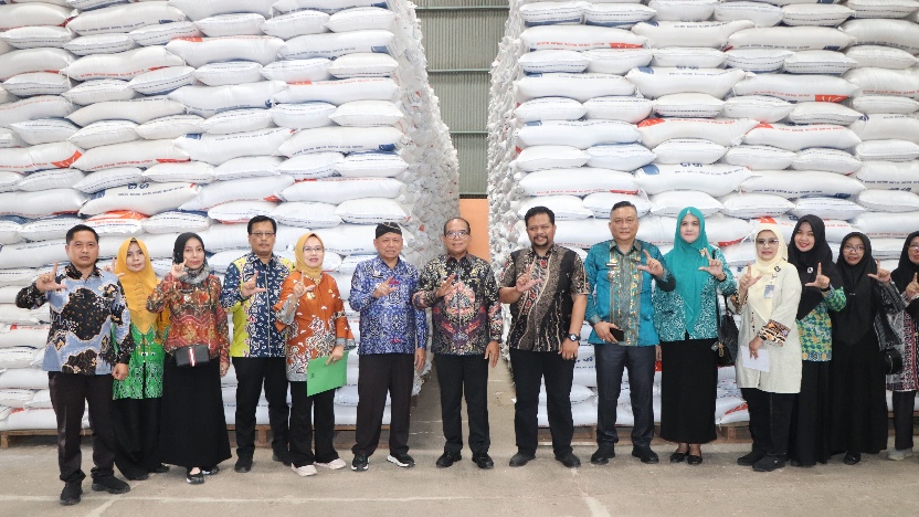 Pj Gubernur Lampung Pastikan Ketersediaan Pangan Aman di Lampung Timur