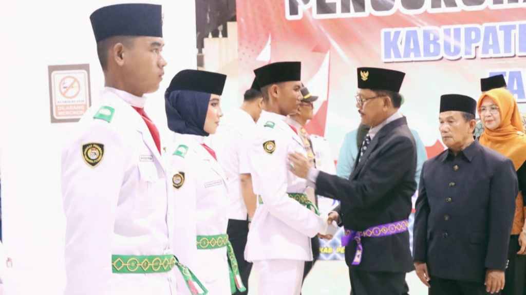 Bupati Pesisir Barat Kukuhkan Paskibraka Tahun 2024