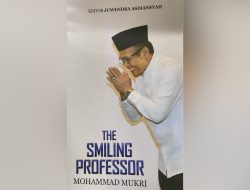 The Smiling Professor: Senyum yang Mengubah Dunia Pendidikan Lampung