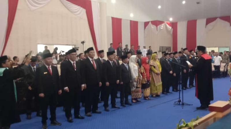 Siap Membangun Pesisir Barat, 25 Anggota DPRD Resmi Dilantik