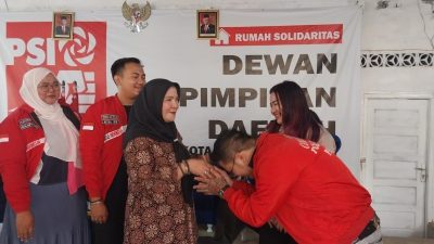 Kader PSI dan Wali Kota Bandarlampung Bantu Masyarakat melalui Pengobatan Herbal