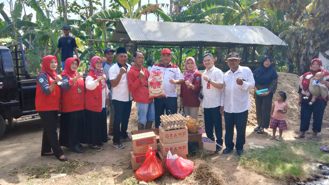 Camat Tanjung Bintang Salurkan Bantuan ke Korban Kebakaran di Desa Trimulyo