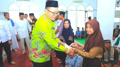 Pj Bupati Tulang Bawang Serahkan Langsung Bantuan Baznas, Dorong Kesejahteraan Masyarakat