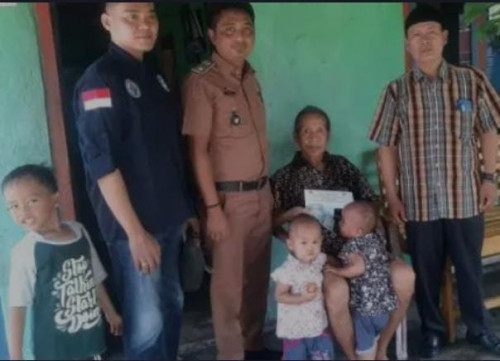 Peratin Pekon Pagar Dalam Salurkan BLT-DD Tahap 1 TA 2024