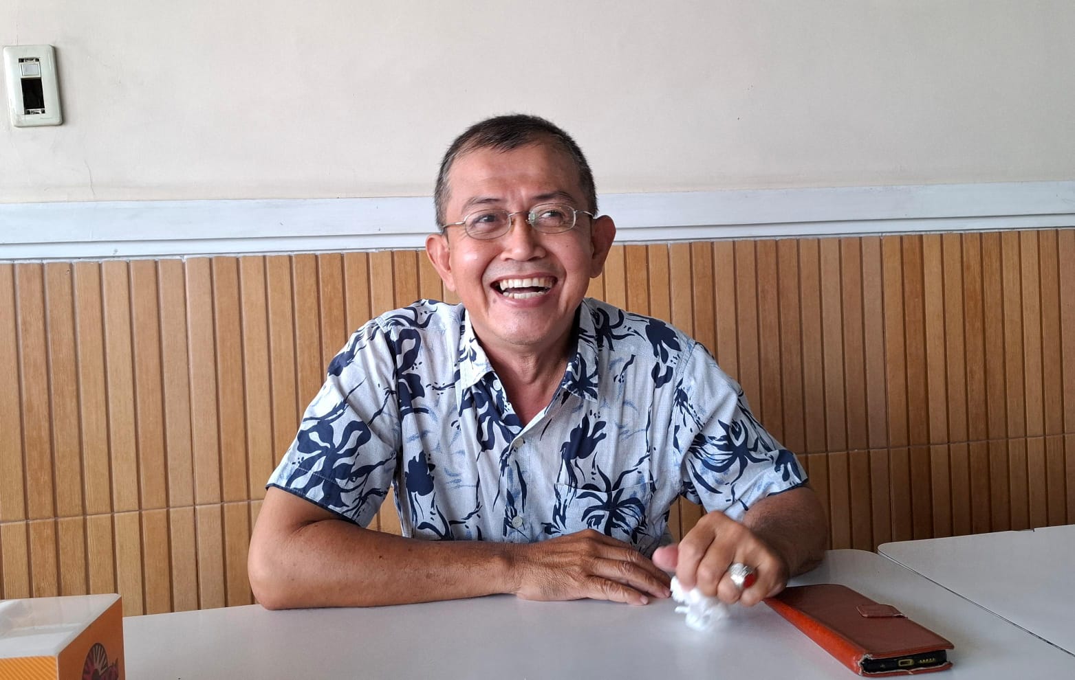 Johnny Corne Kritik Narasi Bapak Pembangunan di Pilkada Pesawaran