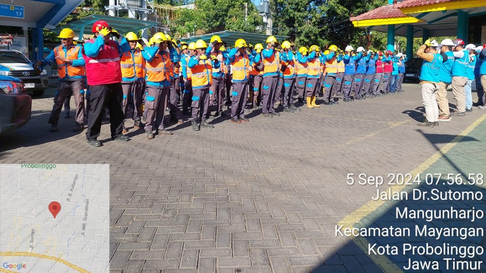 PLN UP3 Pasuruan Gelar Aksi Bersama Jaga Keandalan Listrik dengan Brabasan Pohon Massal