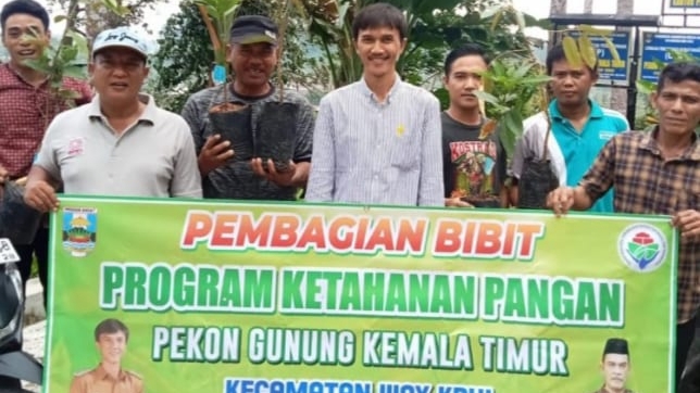 Pemerintah Pekon Gunung Kemala Timur Dorong Pertanian dengan Bibit Buah Gratis